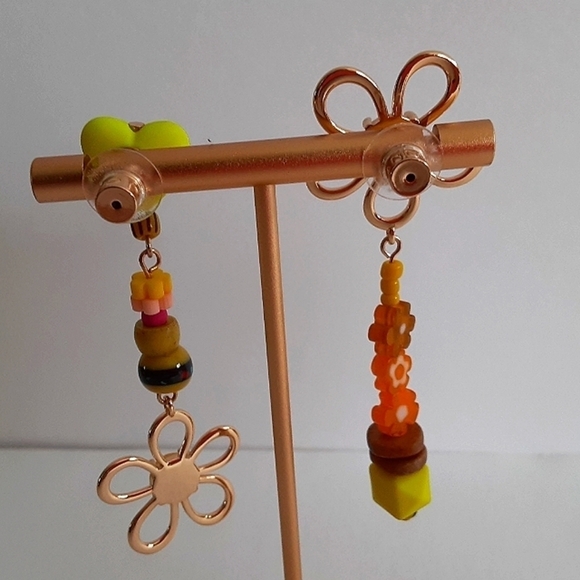 DANNIJO Dandelion Goldtone & Beaded Mismatched Drop Earrings New - Picture 4 of 4